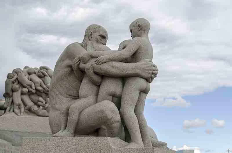 82 - Noruega - Oslo - parque Vigeland - El Monolito - escultura